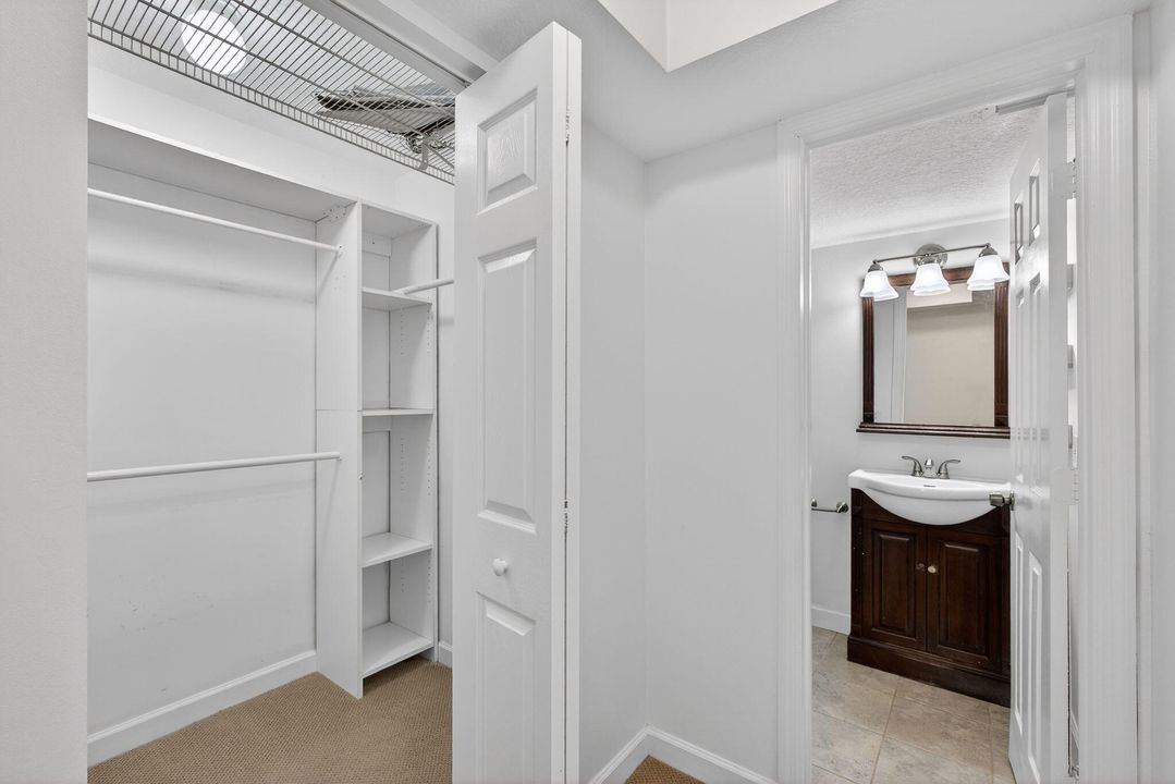 For Sale: $189,000 (2 beds, 2 baths, 1025 Square Feet)