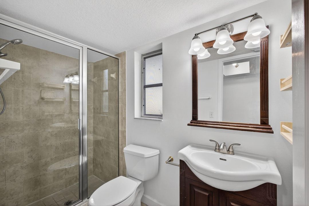 For Sale: $189,000 (2 beds, 2 baths, 1025 Square Feet)