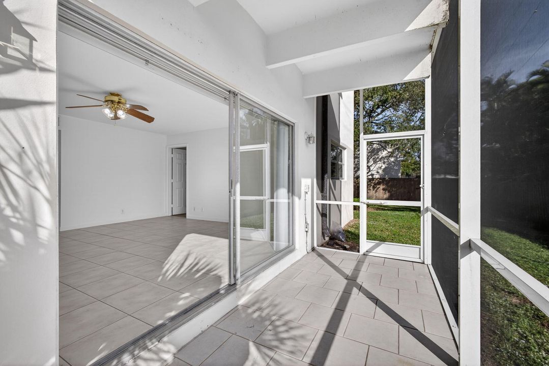 For Sale: $189,000 (2 beds, 2 baths, 1025 Square Feet)