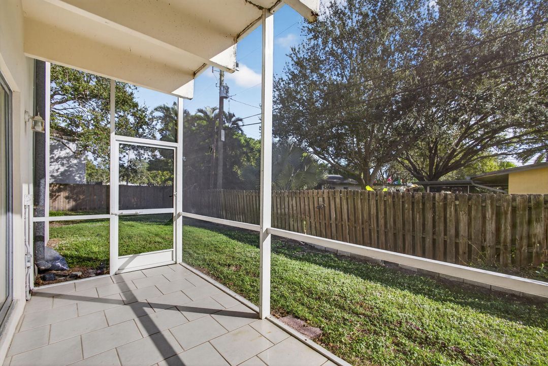 For Sale: $189,000 (2 beds, 2 baths, 1025 Square Feet)