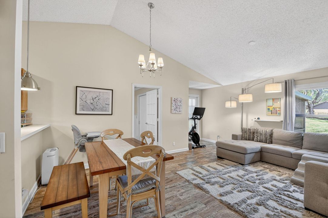 For Sale: $289,118 (3 beds, 2 baths, 1187 Square Feet)