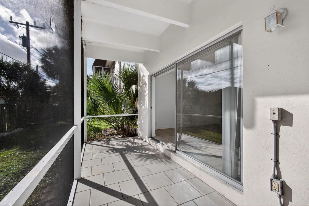 For Sale: $189,000 (2 beds, 2 baths, 1025 Square Feet)