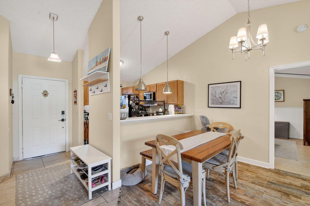 For Sale: $289,118 (3 beds, 2 baths, 1187 Square Feet)