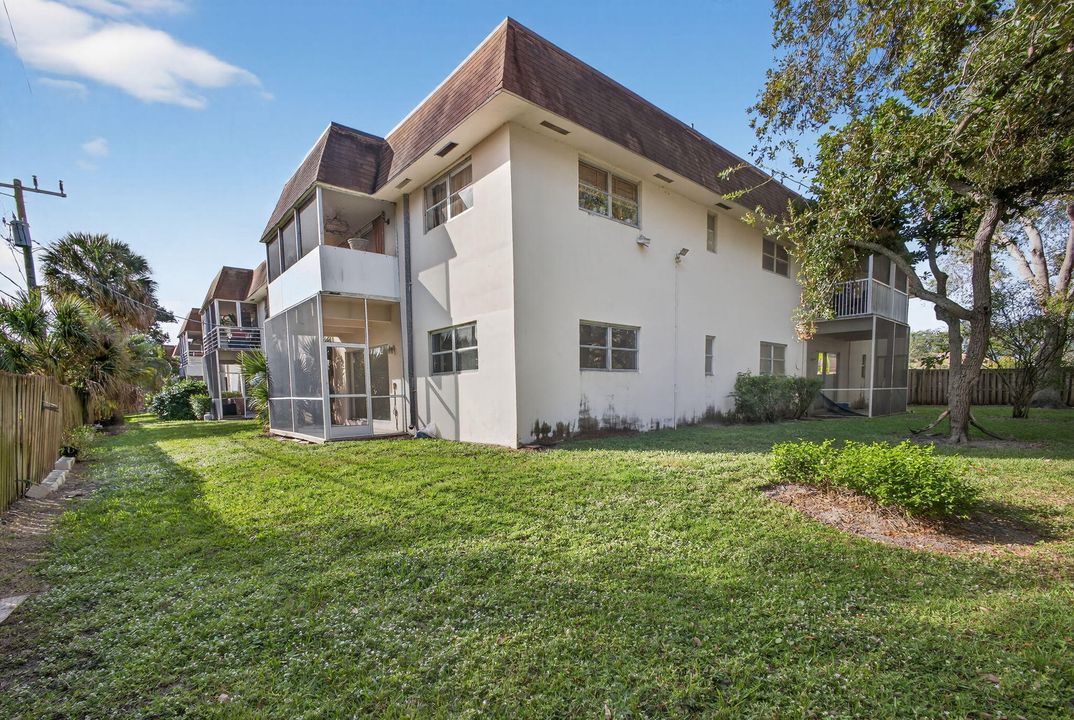 For Sale: $189,000 (2 beds, 2 baths, 1025 Square Feet)