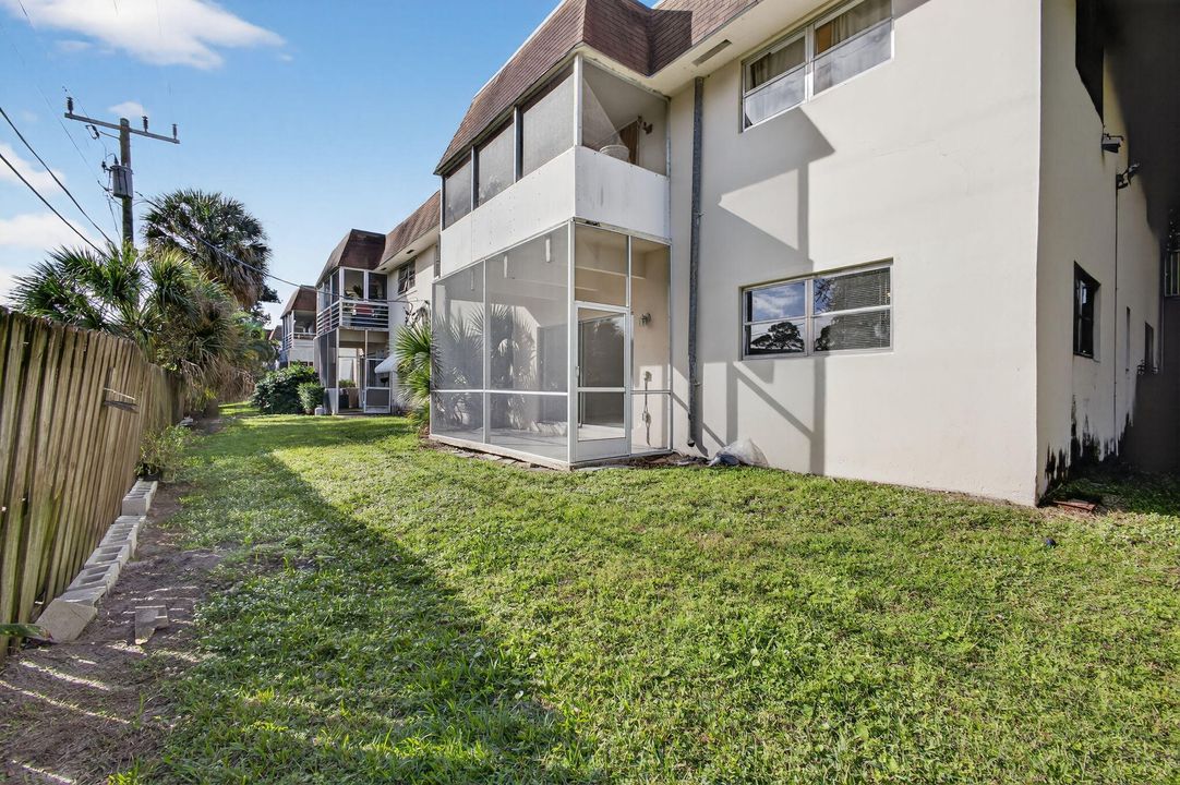 For Sale: $189,000 (2 beds, 2 baths, 1025 Square Feet)