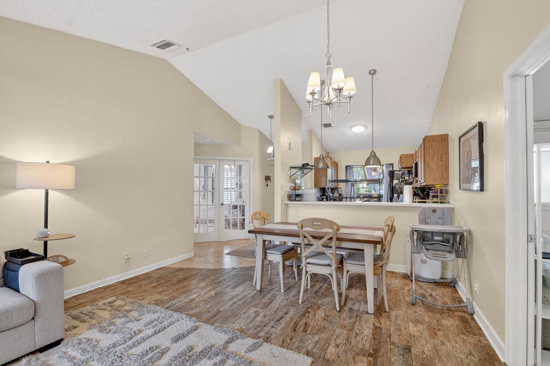 For Sale: $289,118 (3 beds, 2 baths, 1187 Square Feet)