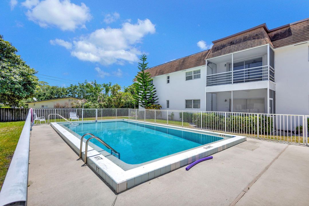 For Sale: $189,000 (2 beds, 2 baths, 1025 Square Feet)