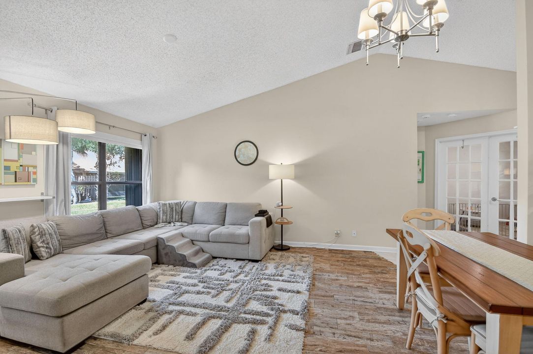 For Sale: $289,118 (3 beds, 2 baths, 1187 Square Feet)