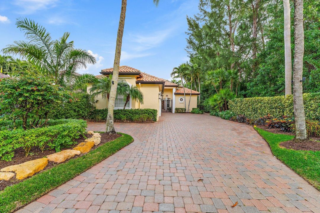 出租: $19,000 (4 贝兹, 4 浴室, 3647 平方英尺)