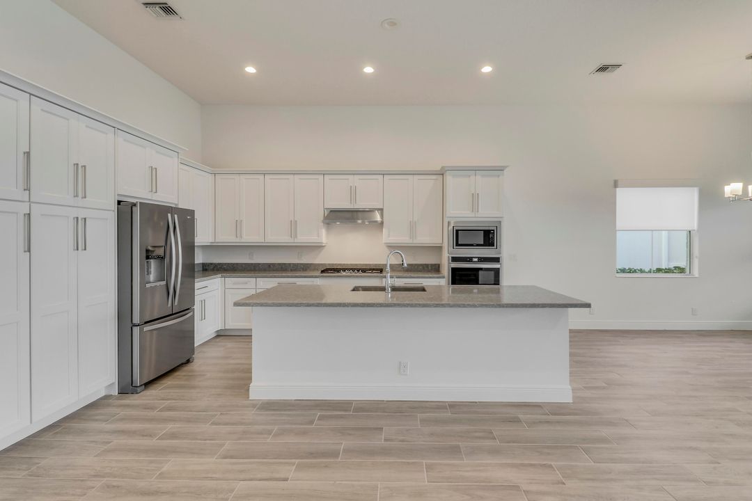 На продажу: $1,097,000 (2 спален, 2 ванн, 2409 Квадратных фут)