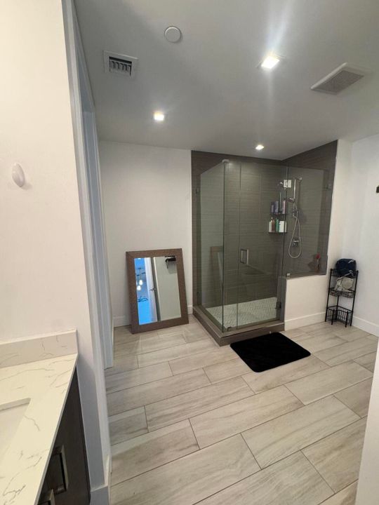 For Sale: $385,000 (1 beds, 1 baths, 1031 Square Feet)