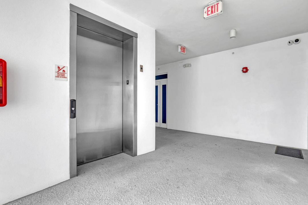 For Sale: $385,000 (1 beds, 1 baths, 1031 Square Feet)