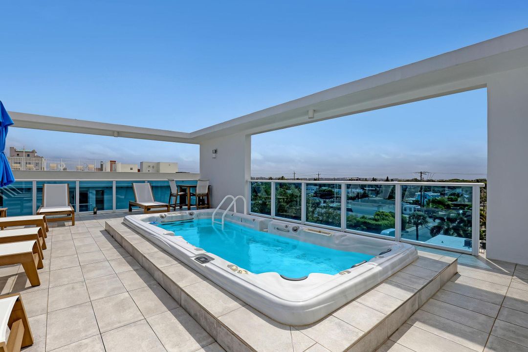 For Sale: $385,000 (1 beds, 1 baths, 1031 Square Feet)