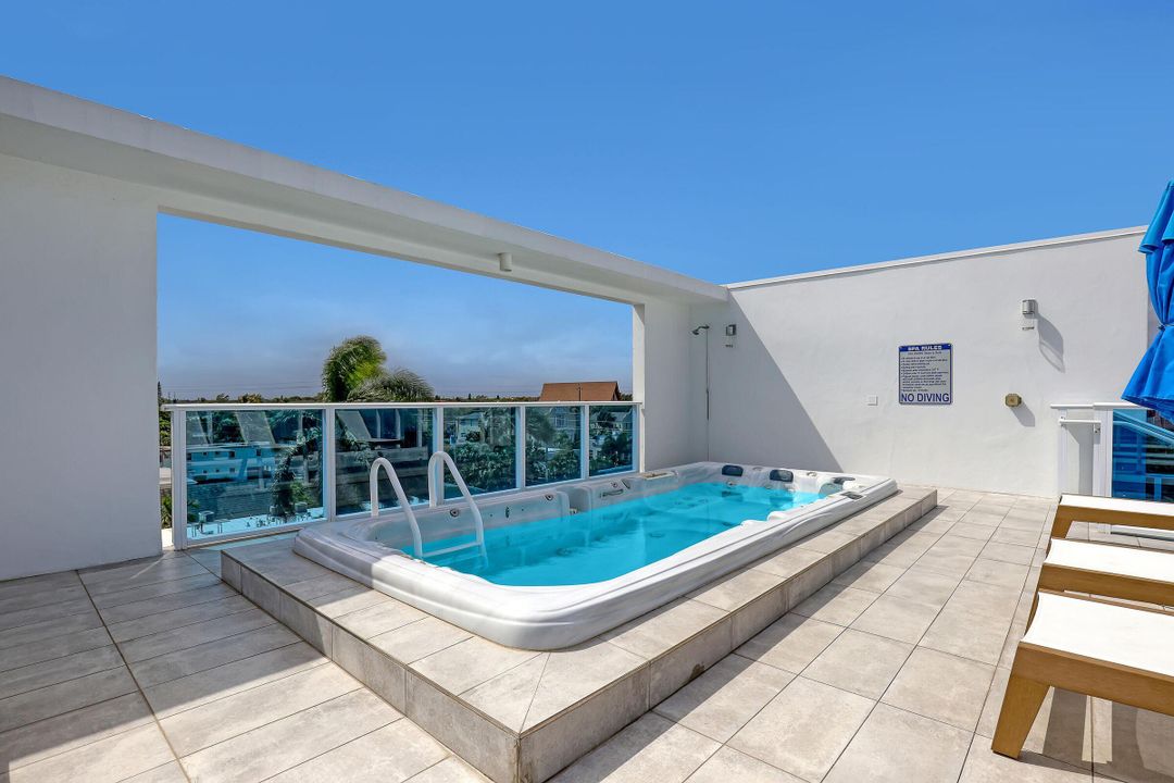 For Sale: $385,000 (1 beds, 1 baths, 1031 Square Feet)