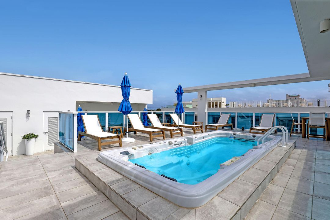 For Sale: $385,000 (1 beds, 1 baths, 1031 Square Feet)