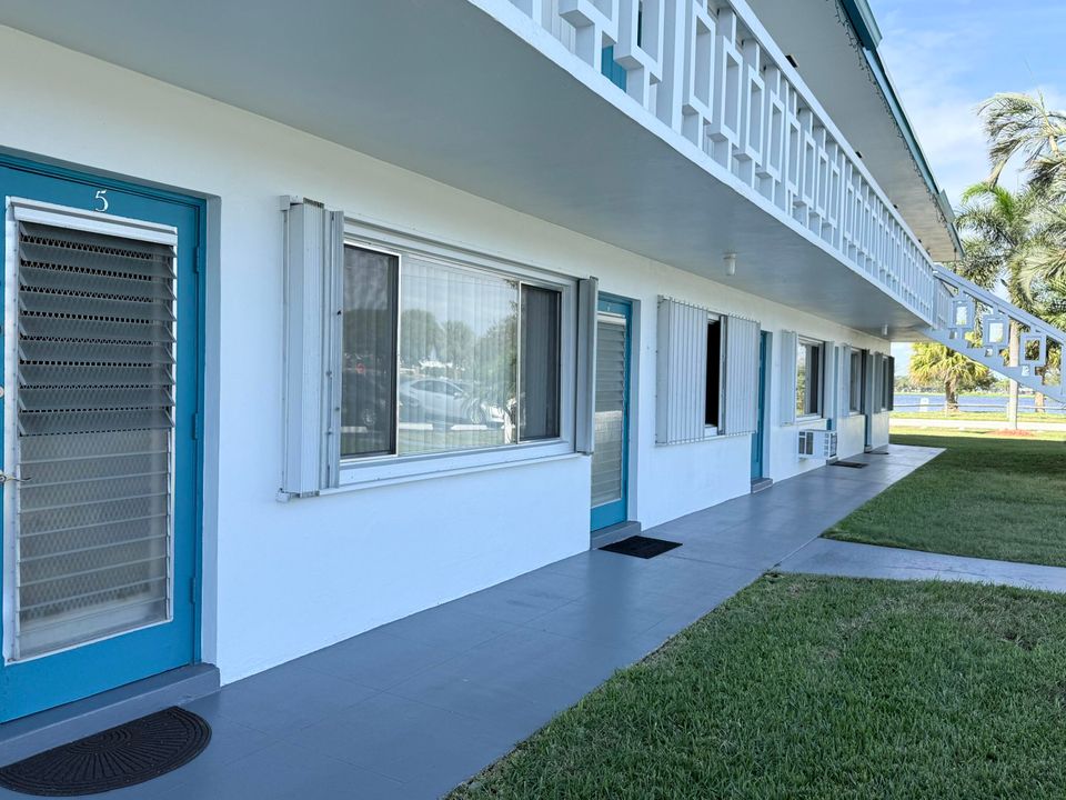 For Sale: $120,000 (1 beds, 1 baths, 640 Square Feet)