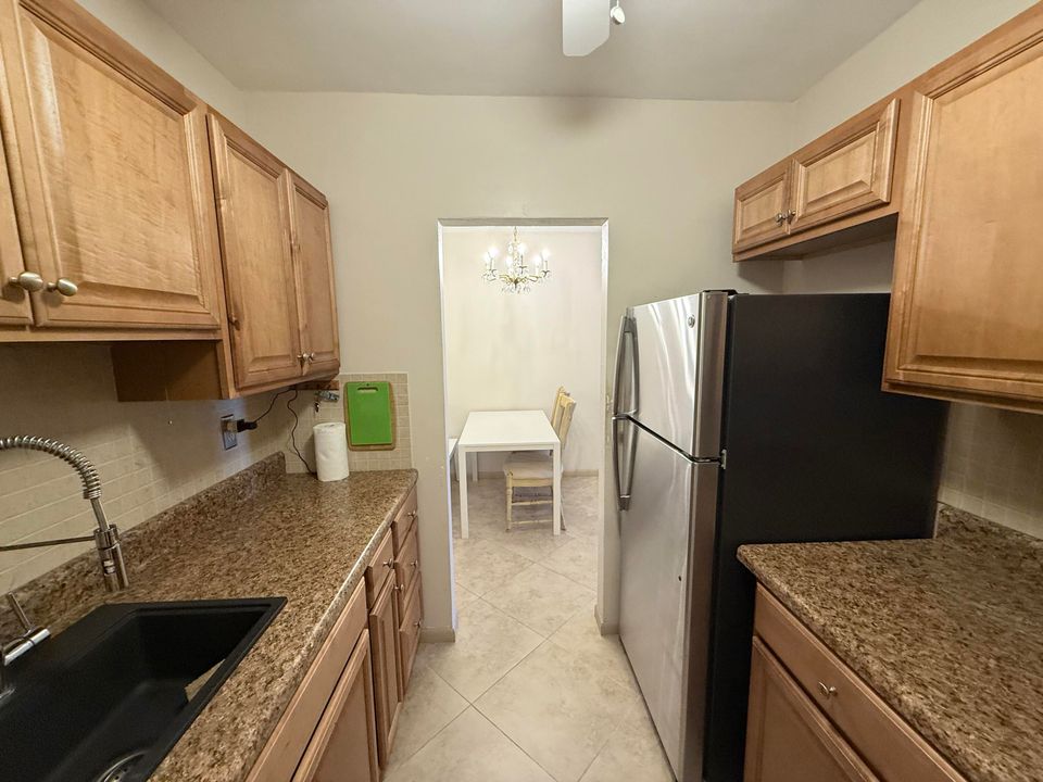 For Sale: $120,000 (1 beds, 1 baths, 640 Square Feet)
