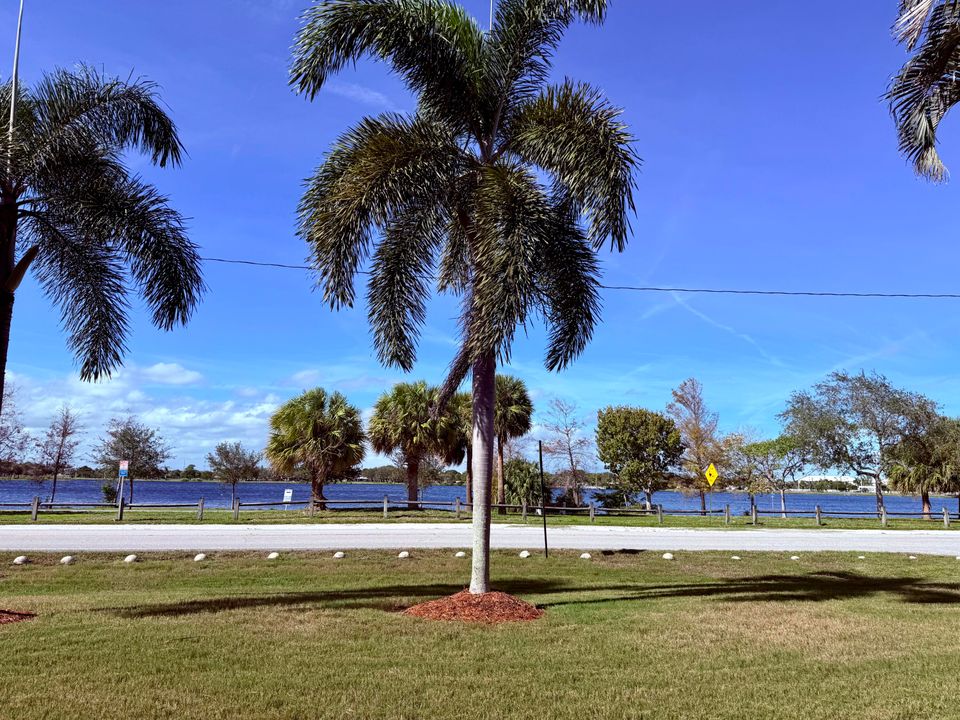 For Sale: $120,000 (1 beds, 1 baths, 640 Square Feet)