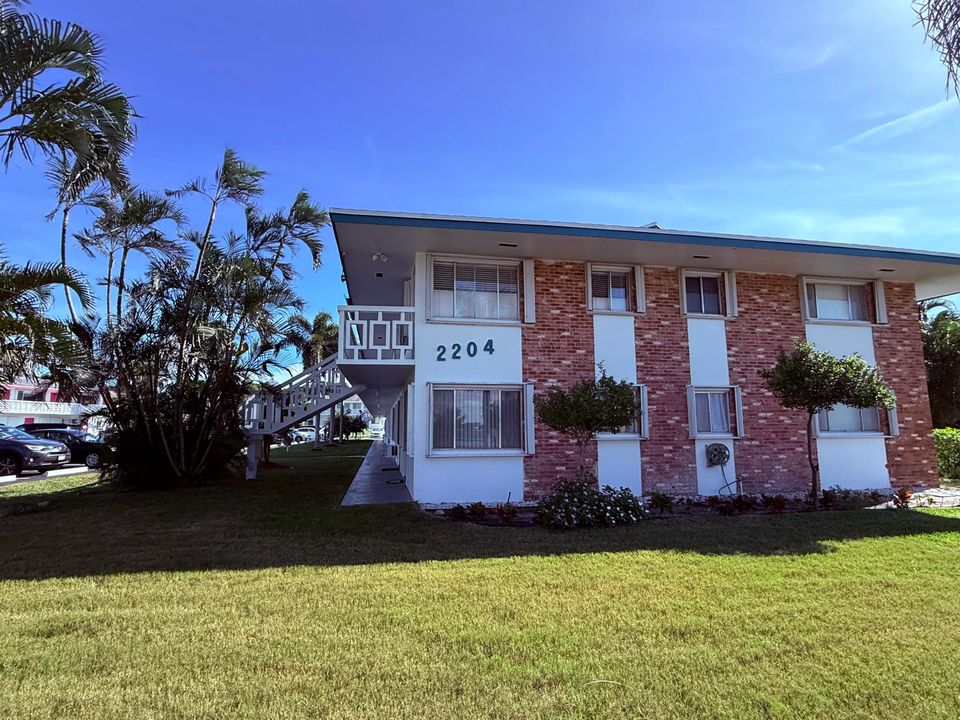 For Sale: $120,000 (1 beds, 1 baths, 640 Square Feet)