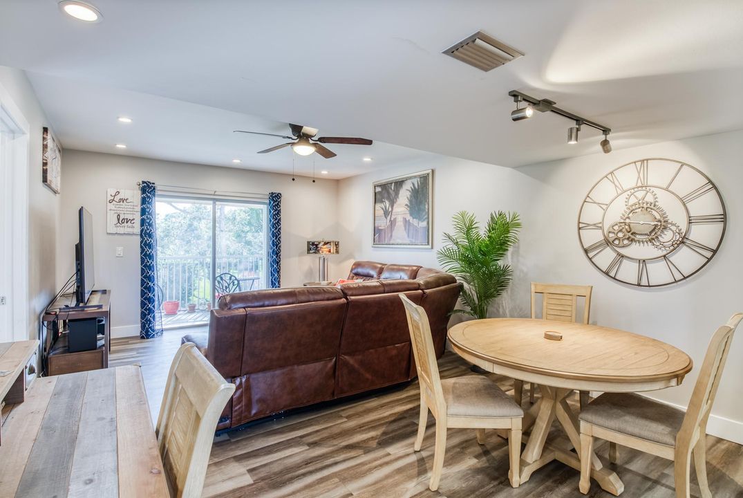 For Rent: $2,000 (2 beds, 1 baths, 910 Square Feet)