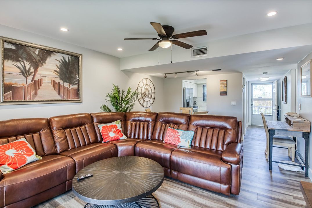 For Rent: $2,000 (2 beds, 1 baths, 910 Square Feet)