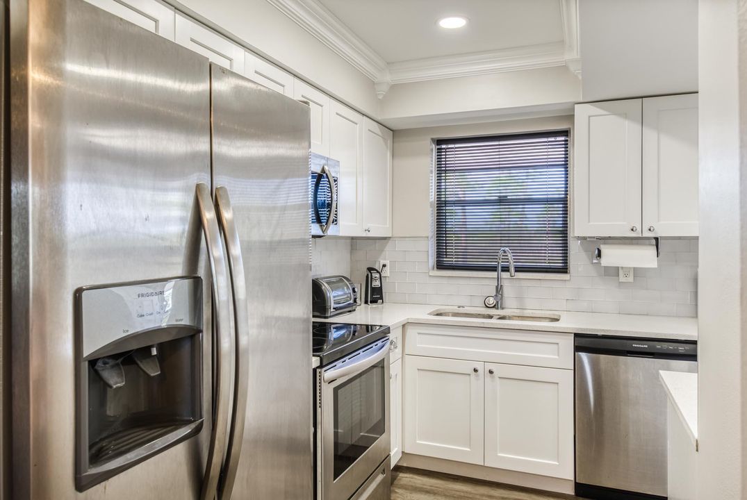 For Rent: $2,000 (2 beds, 1 baths, 910 Square Feet)