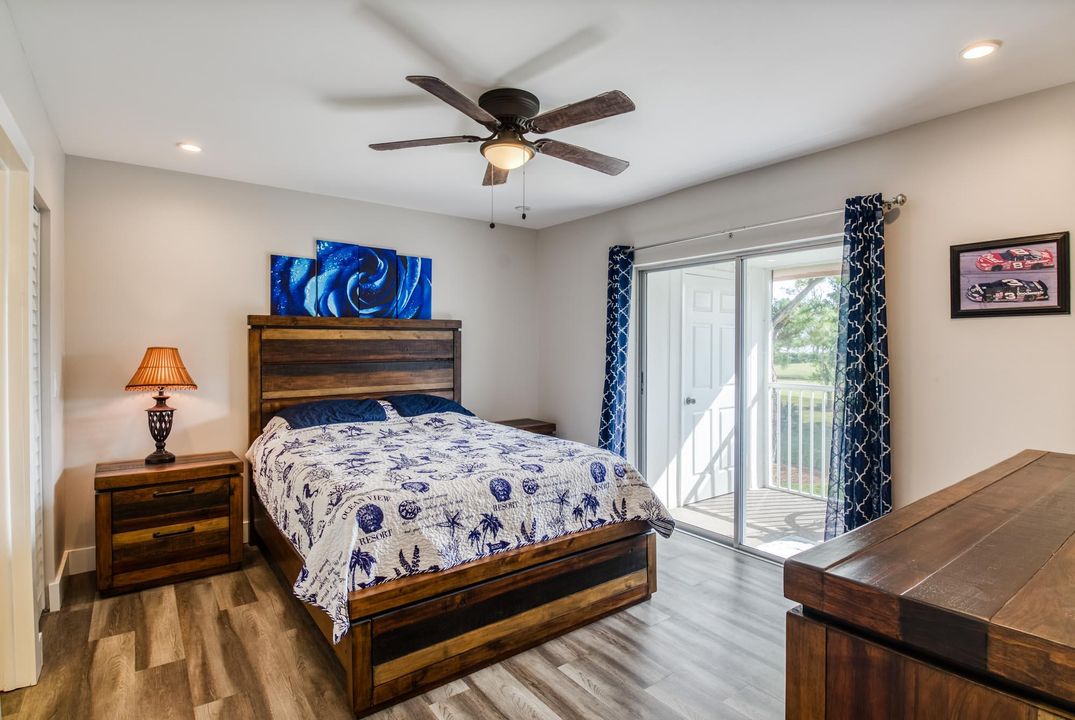 For Rent: $2,000 (2 beds, 1 baths, 910 Square Feet)