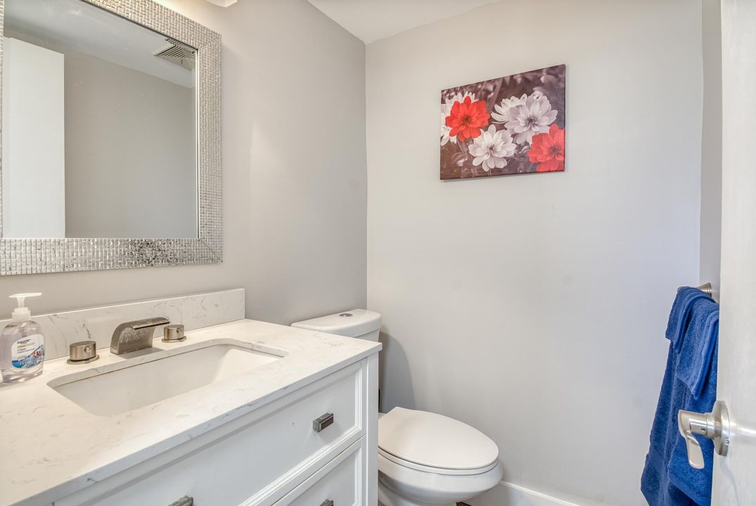 For Rent: $2,000 (2 beds, 1 baths, 910 Square Feet)