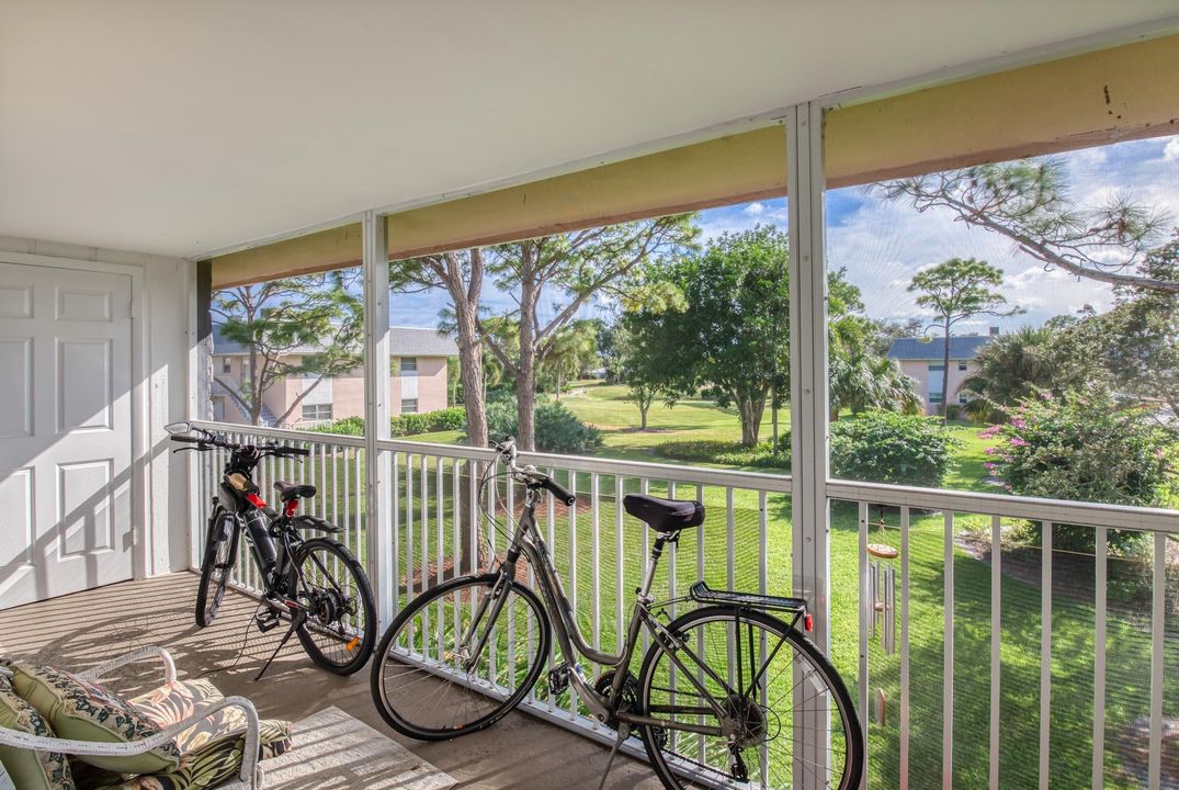 For Rent: $2,000 (2 beds, 1 baths, 910 Square Feet)