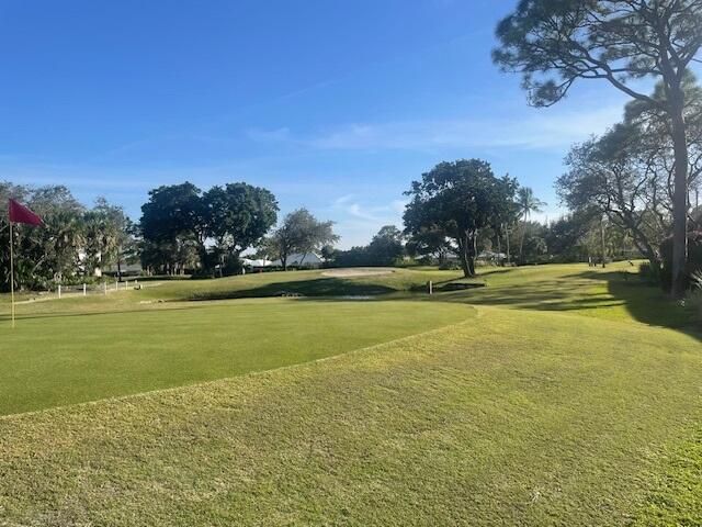 For Rent: $2,000 (2 beds, 1 baths, 910 Square Feet)