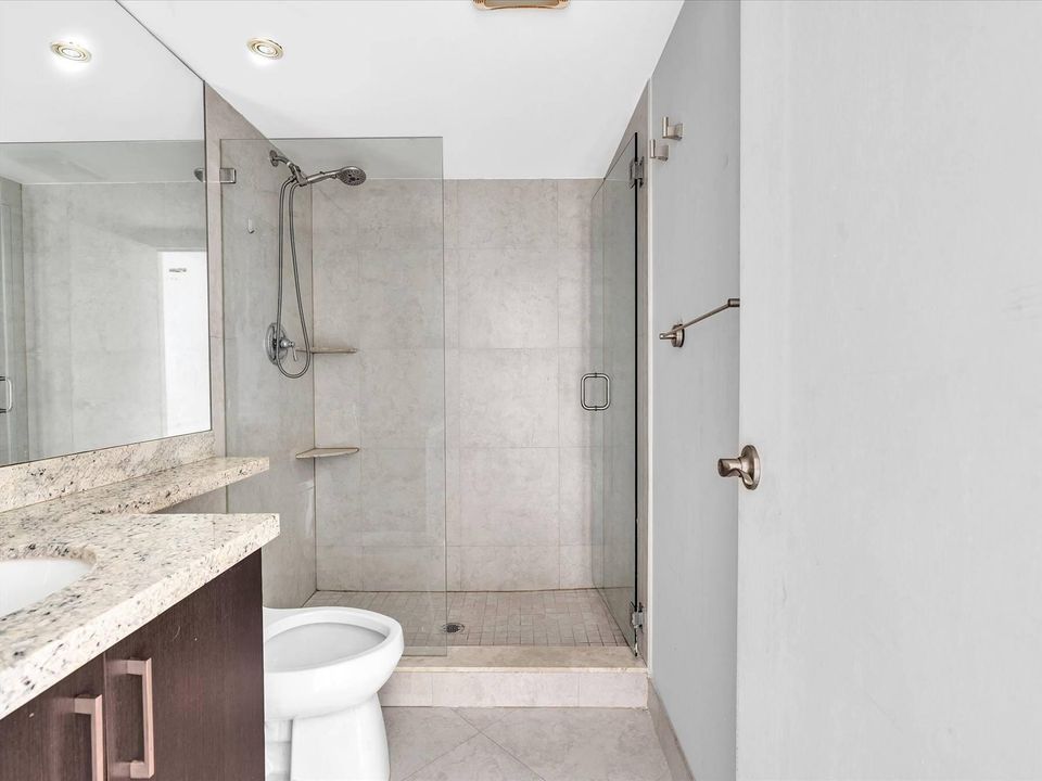 For Sale: $255,000 (1 beds, 2 baths, 1072 Square Feet)