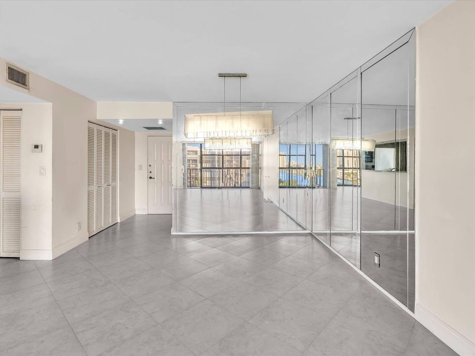 For Sale: $255,000 (1 beds, 2 baths, 1072 Square Feet)