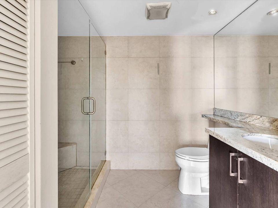 For Sale: $255,000 (1 beds, 2 baths, 1072 Square Feet)