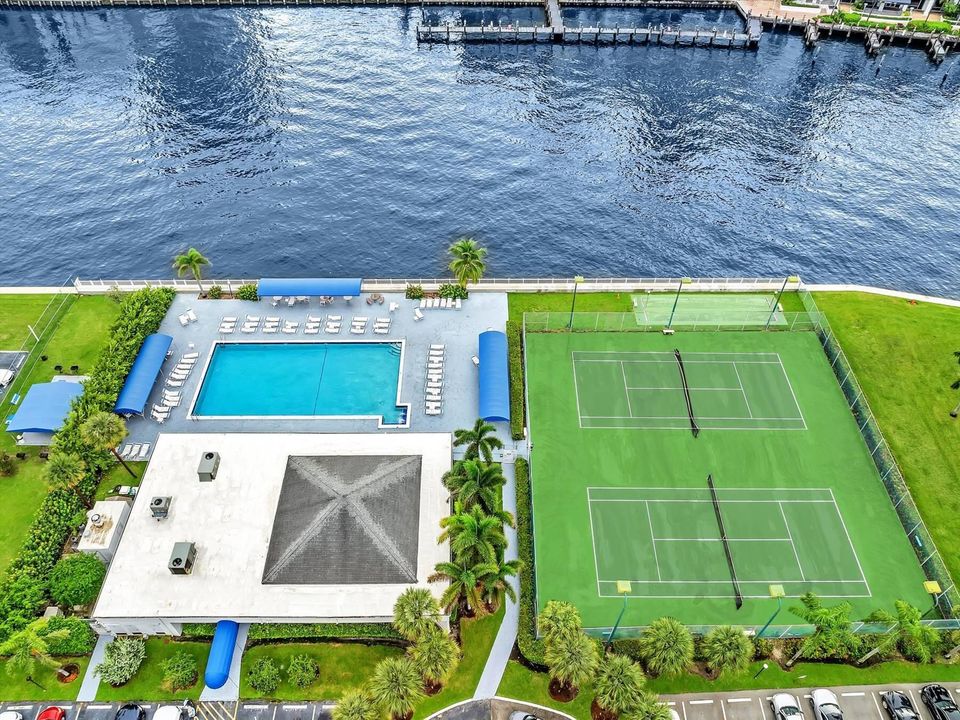 For Sale: $255,000 (1 beds, 2 baths, 1072 Square Feet)