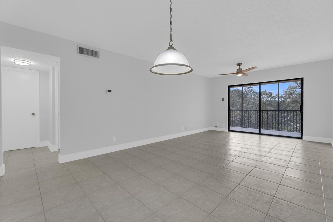 出租: $2,400 (2 贝兹, 2 浴室, 960 平方英尺)