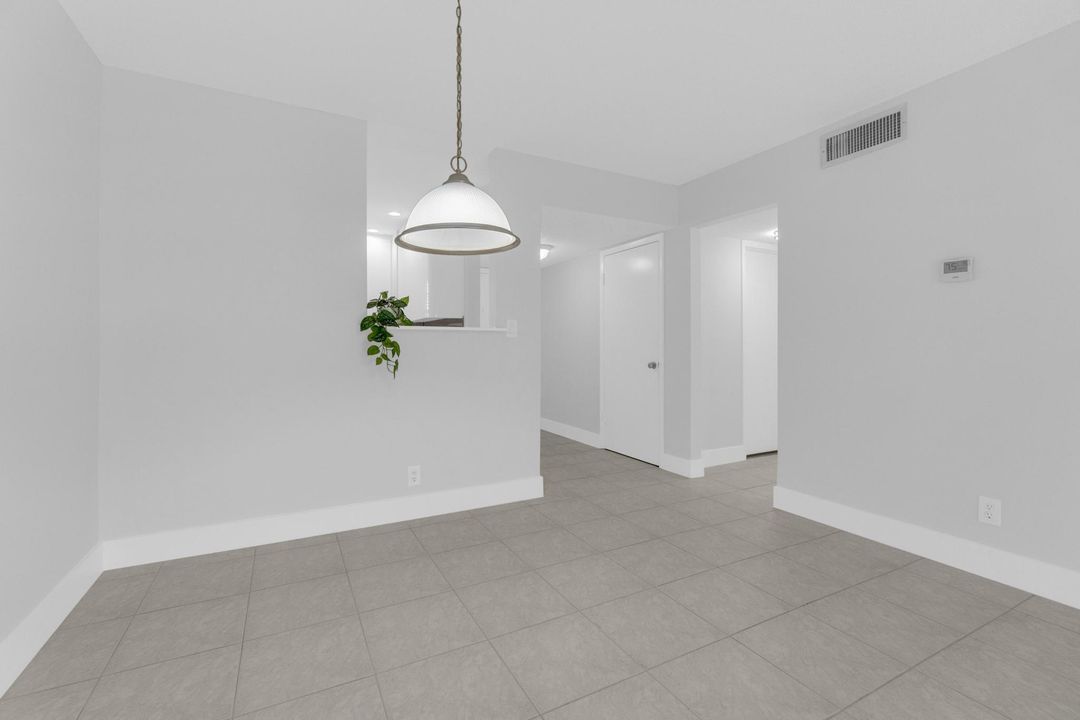 出租: $2,400 (2 贝兹, 2 浴室, 960 平方英尺)