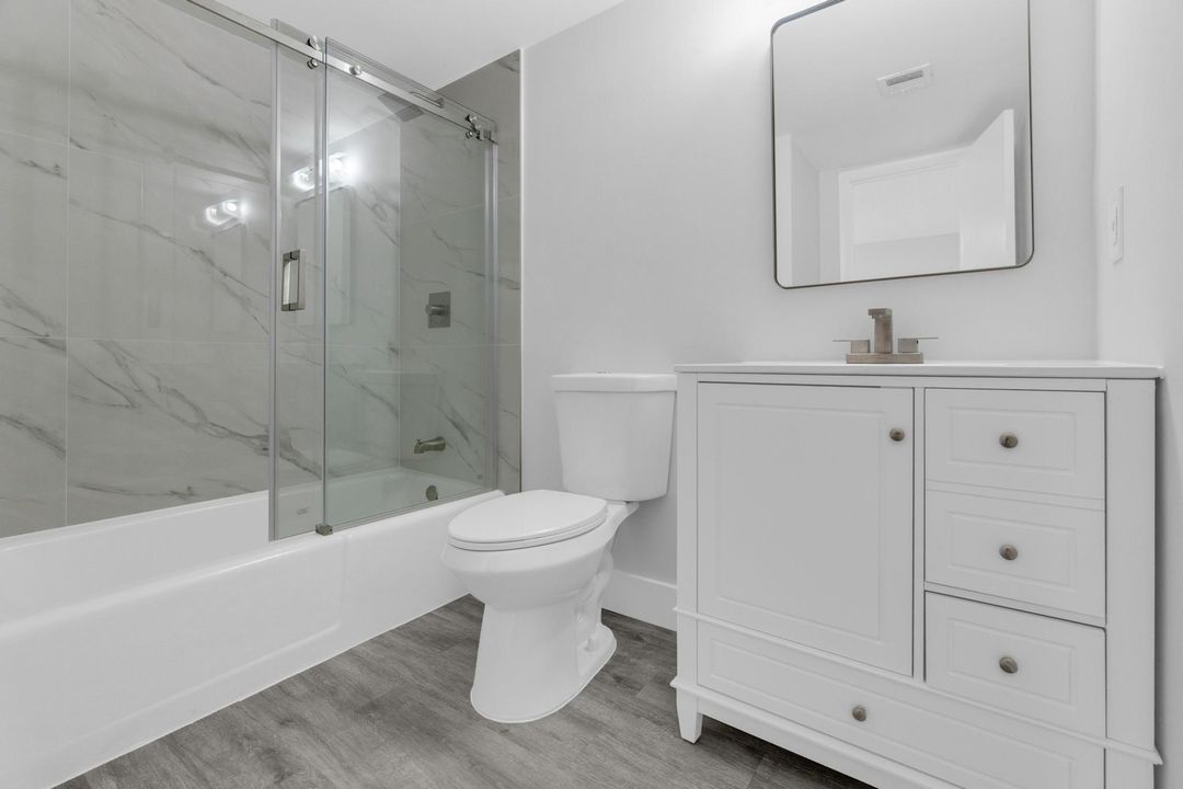 出租: $2,400 (2 贝兹, 2 浴室, 960 平方英尺)