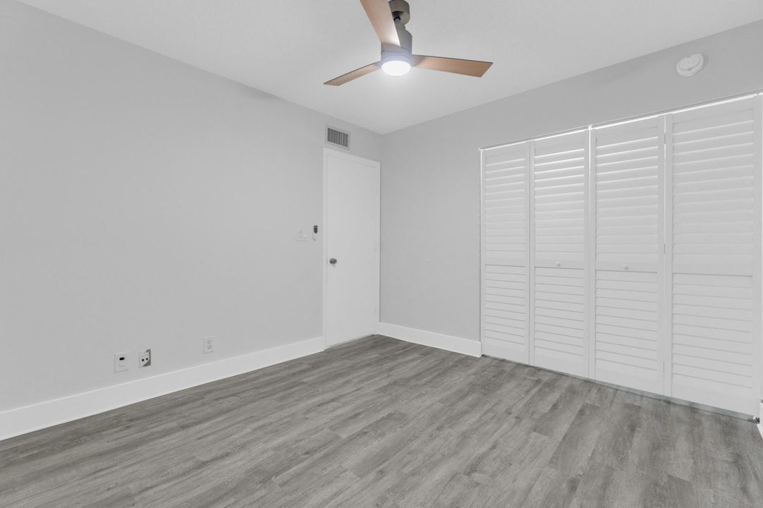 出租: $2,400 (2 贝兹, 2 浴室, 960 平方英尺)