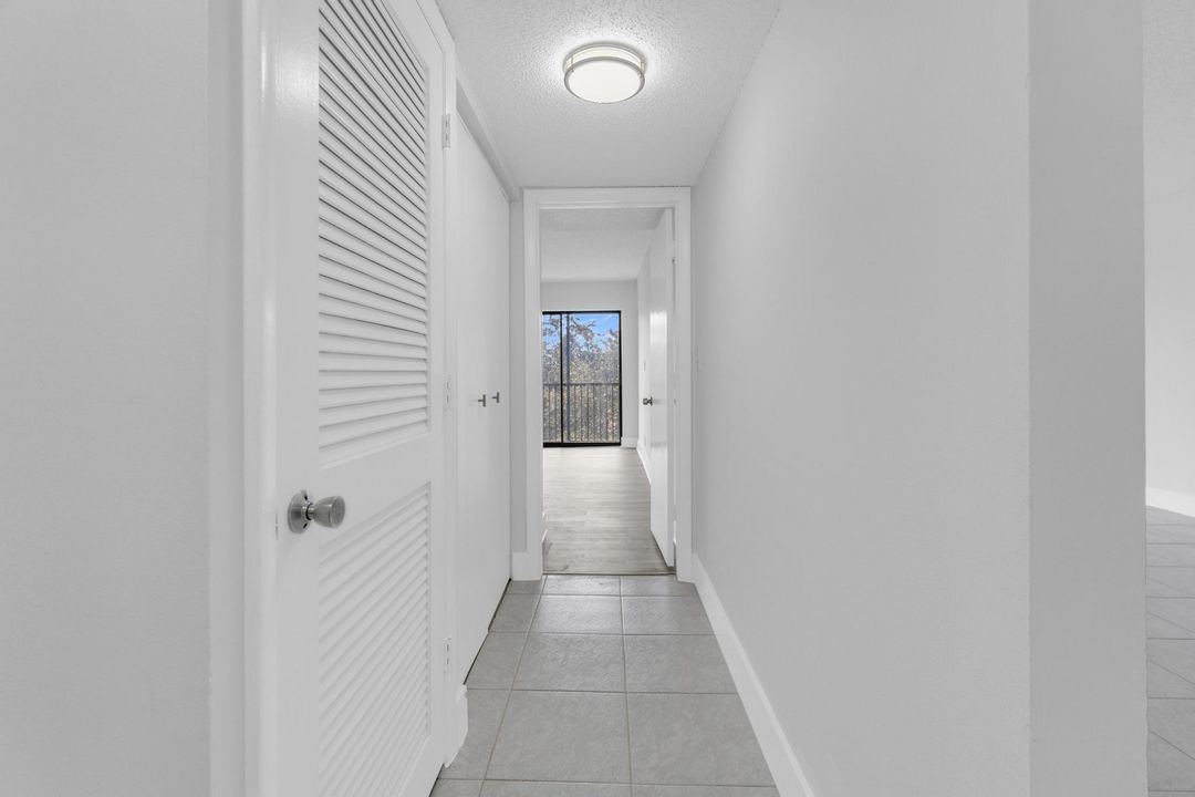 出租: $2,400 (2 贝兹, 2 浴室, 960 平方英尺)