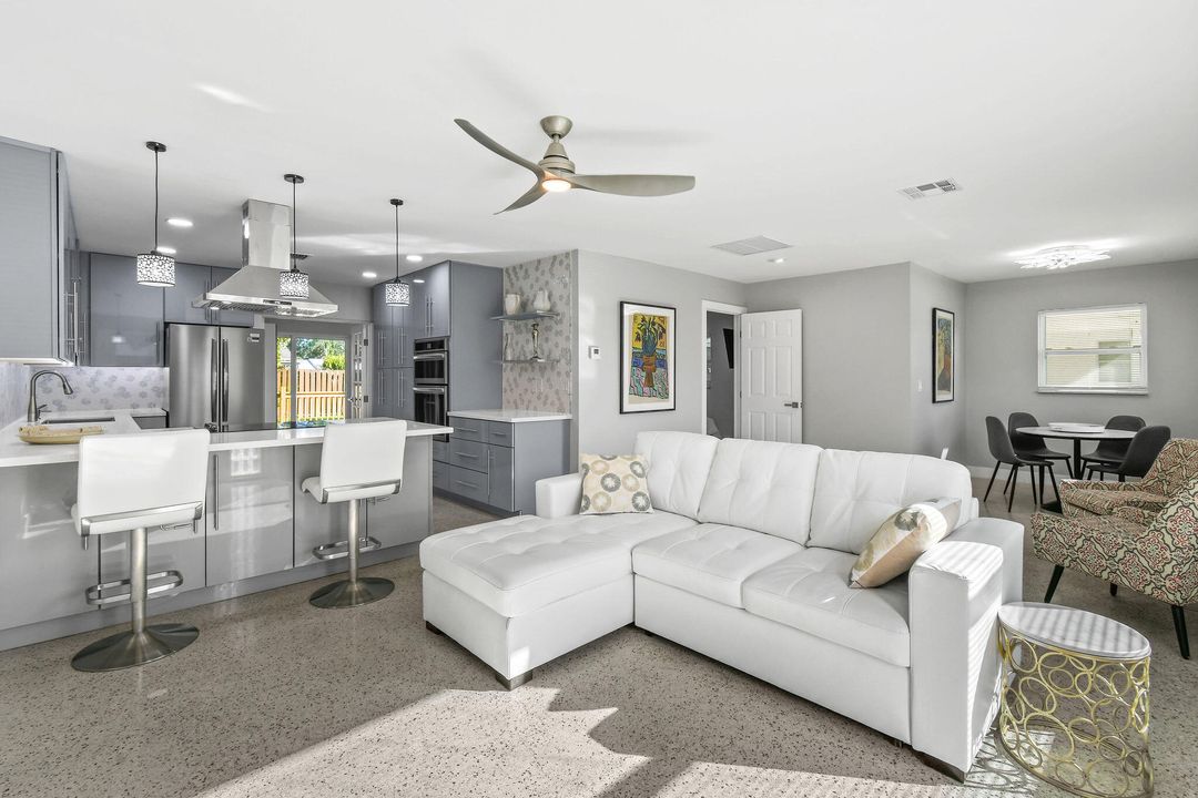 For Rent: $2,900 (2 beds, 2 baths, 783 Square Feet)