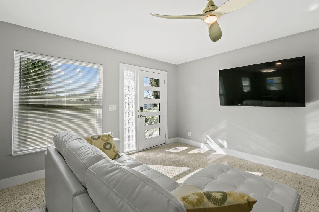 For Rent: $2,900 (2 beds, 2 baths, 783 Square Feet)