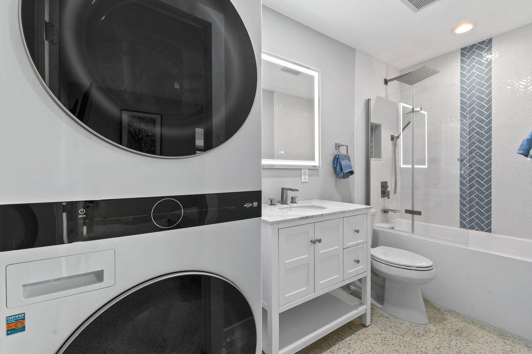 For Rent: $2,900 (2 beds, 2 baths, 783 Square Feet)