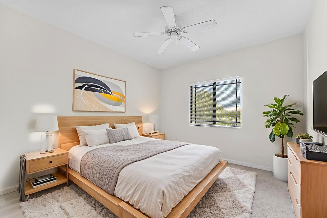 For Rent: $1,900 (1 beds, 1 baths, 819 Square Feet)