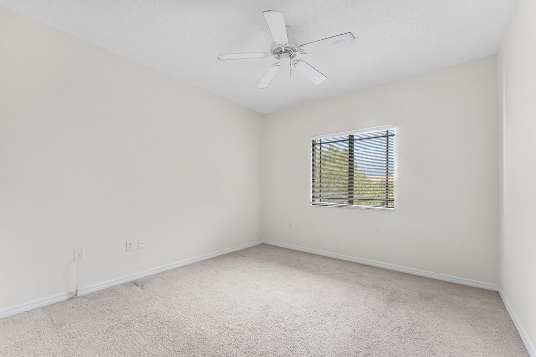 For Rent: $1,900 (1 beds, 1 baths, 819 Square Feet)