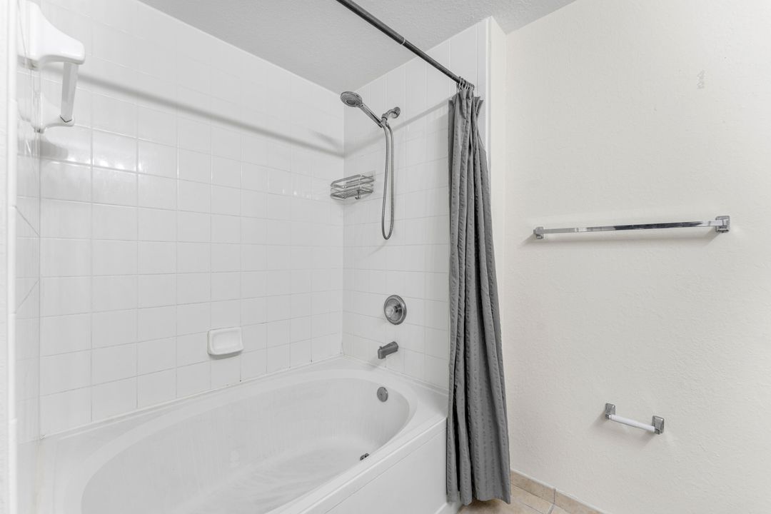 For Rent: $1,900 (1 beds, 1 baths, 819 Square Feet)