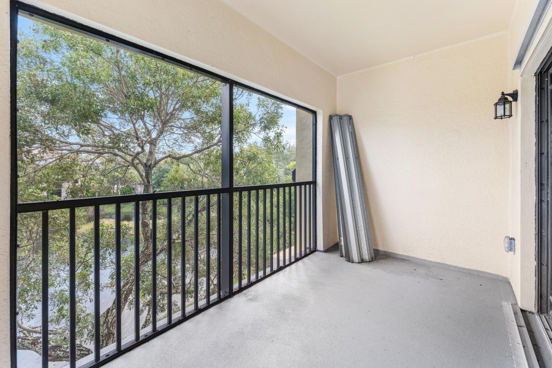 For Rent: $1,900 (1 beds, 1 baths, 819 Square Feet)