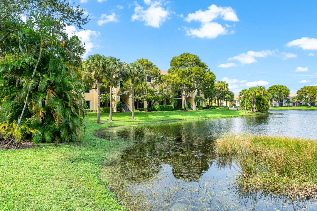 For Rent: $1,900 (1 beds, 1 baths, 819 Square Feet)