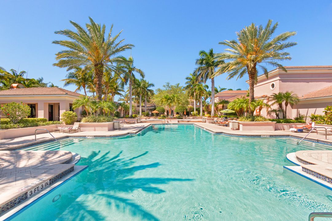 For Rent: $1,900 (1 beds, 1 baths, 819 Square Feet)