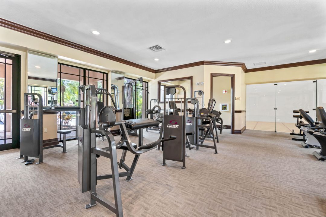 For Rent: $1,900 (1 beds, 1 baths, 819 Square Feet)