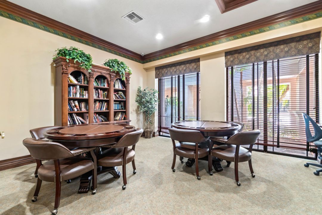 For Rent: $1,900 (1 beds, 1 baths, 819 Square Feet)